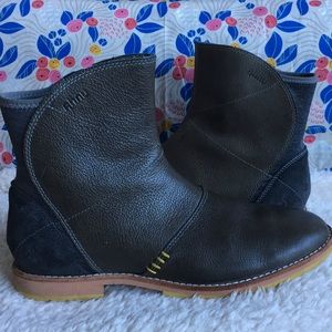 Ahnu waterproof ankle boot